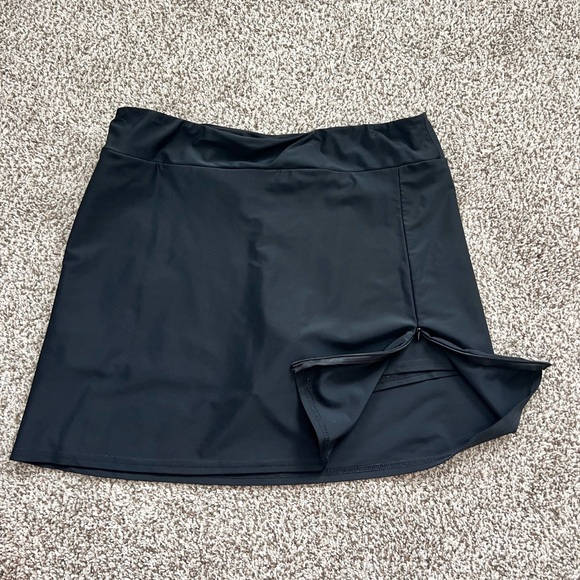 Women's Black Athletic Shorts - Picture 1 of 5